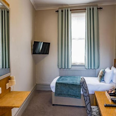 The Goddard Arms Hotell Swindon Exteriör bild