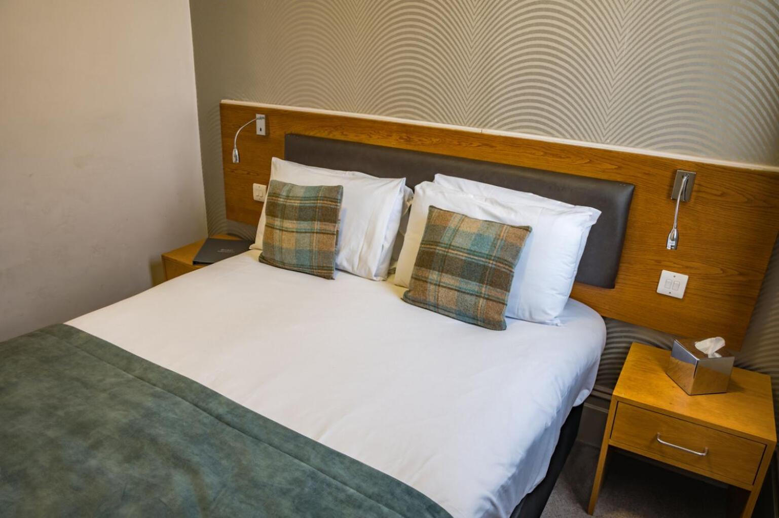 The Goddard Arms Hotell Swindon Exteriör bild
