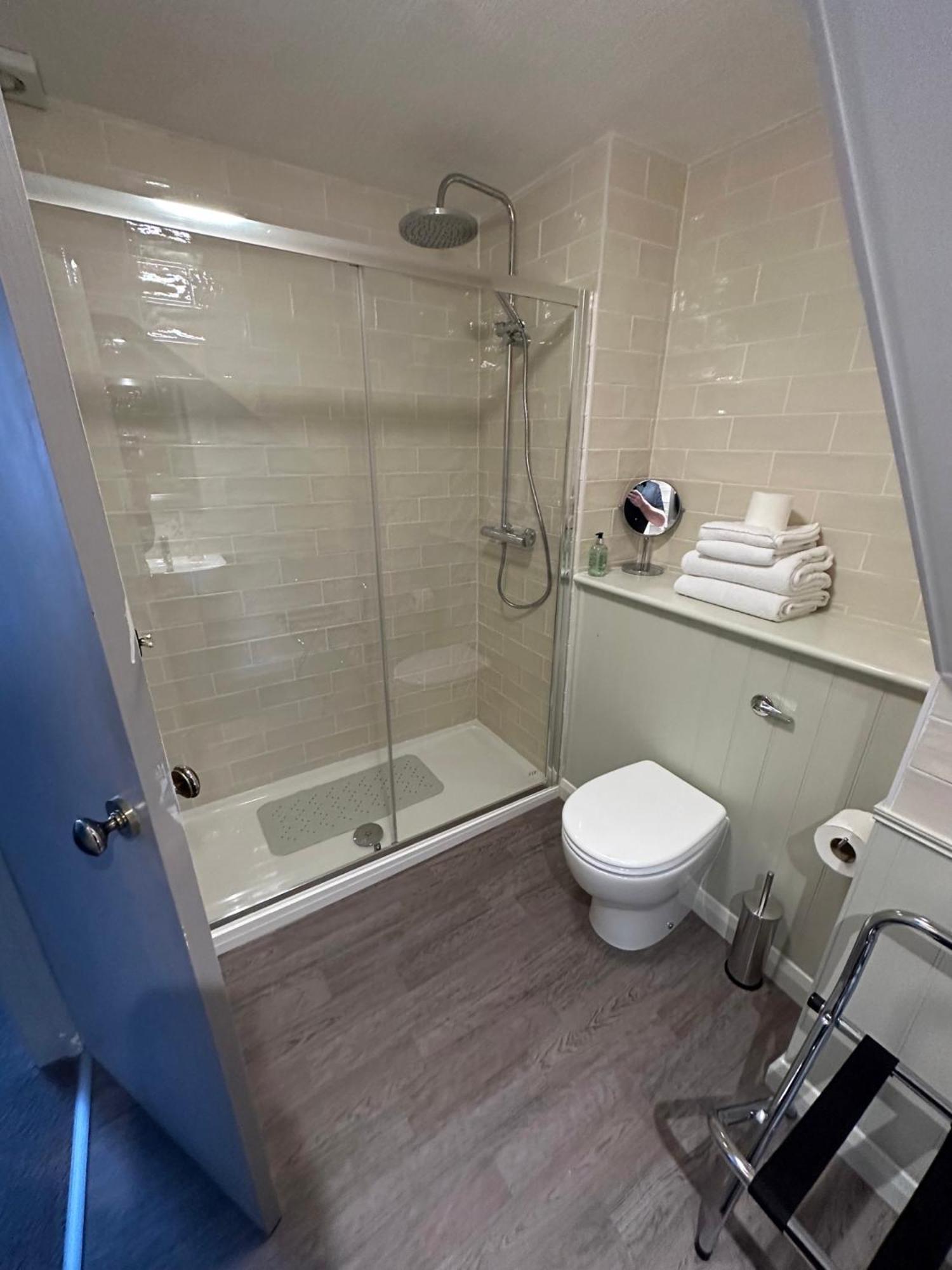 The Goddard Arms Hotell Swindon Exteriör bild