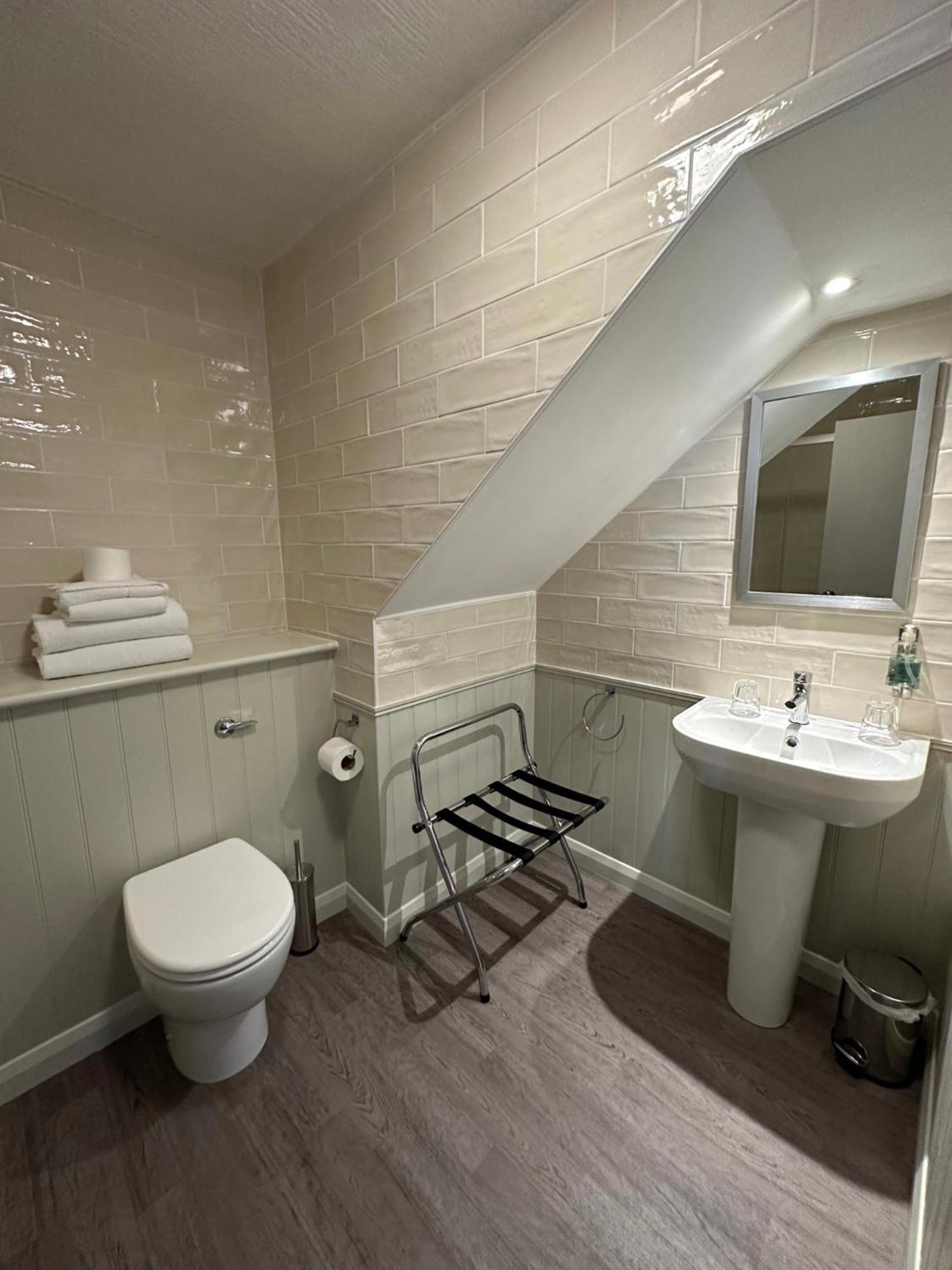 The Goddard Arms Hotell Swindon Exteriör bild