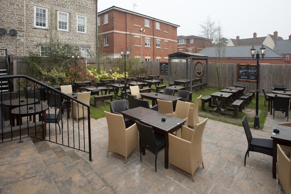 The Goddard Arms Hotell Swindon Exteriör bild